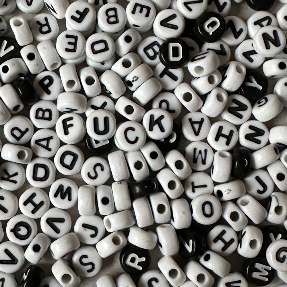 Buchstabenperlen Armband